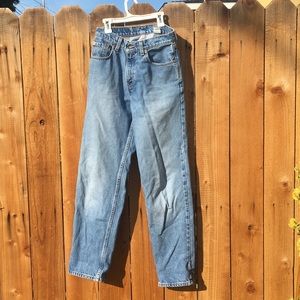 Cute high waisted loose fit Levi’s jeans